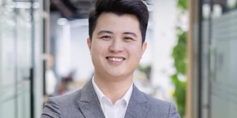 Tac-gia-Pham-minh-The-co-phong-cach-lanh-dao-tai-tinh